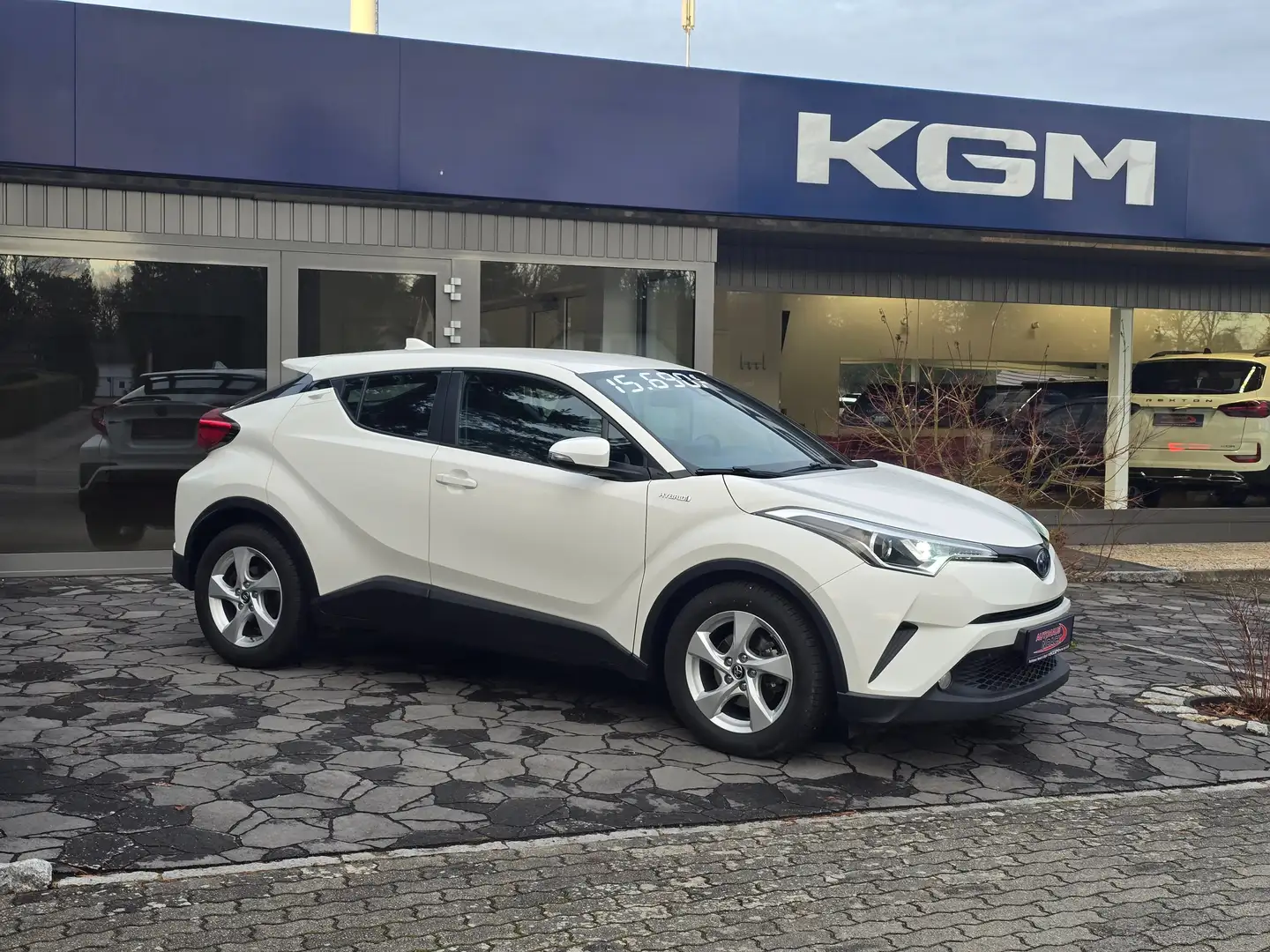 Toyota C-HR Hybrid Flow Weiß - 1