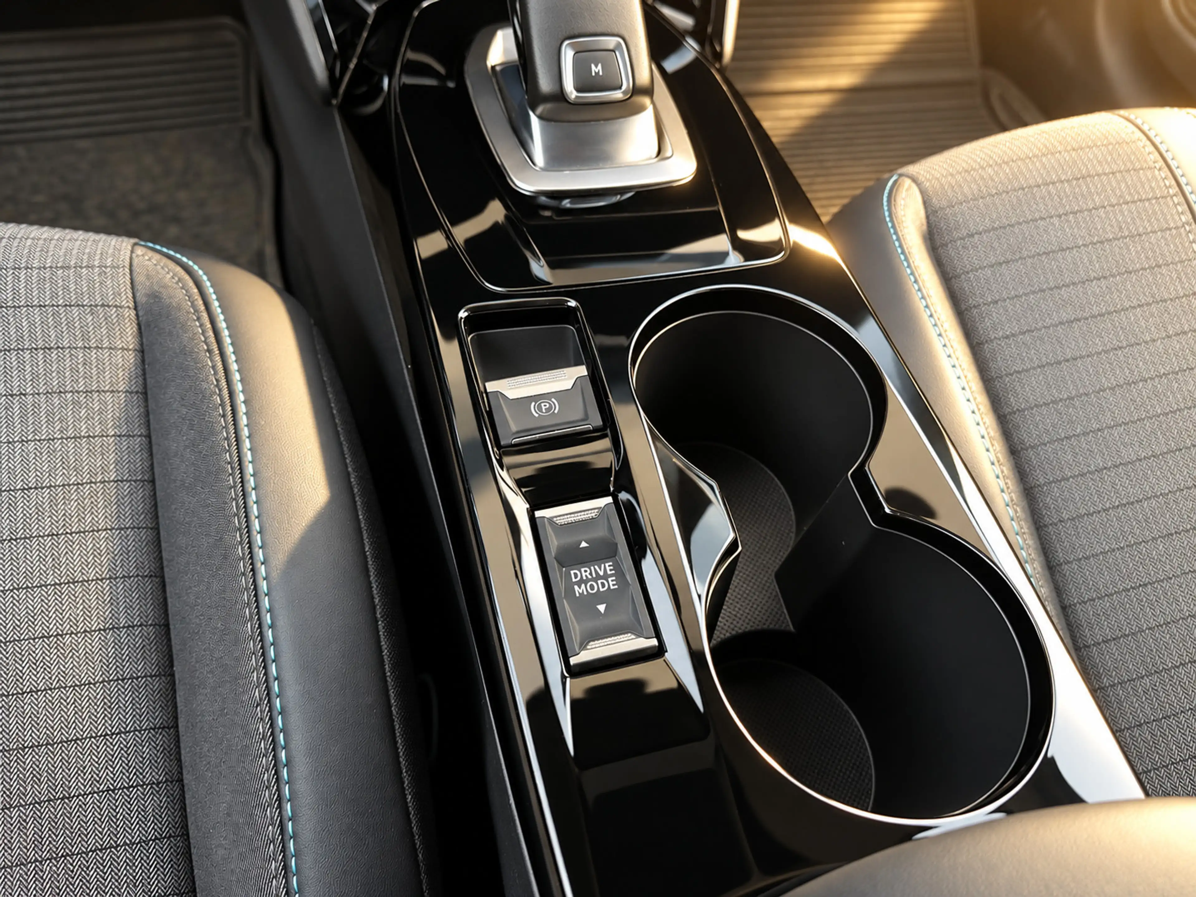 Peugeot 208 1.2 PureTech Allure |VirtDash|Cam|CarPlay| — photo 11