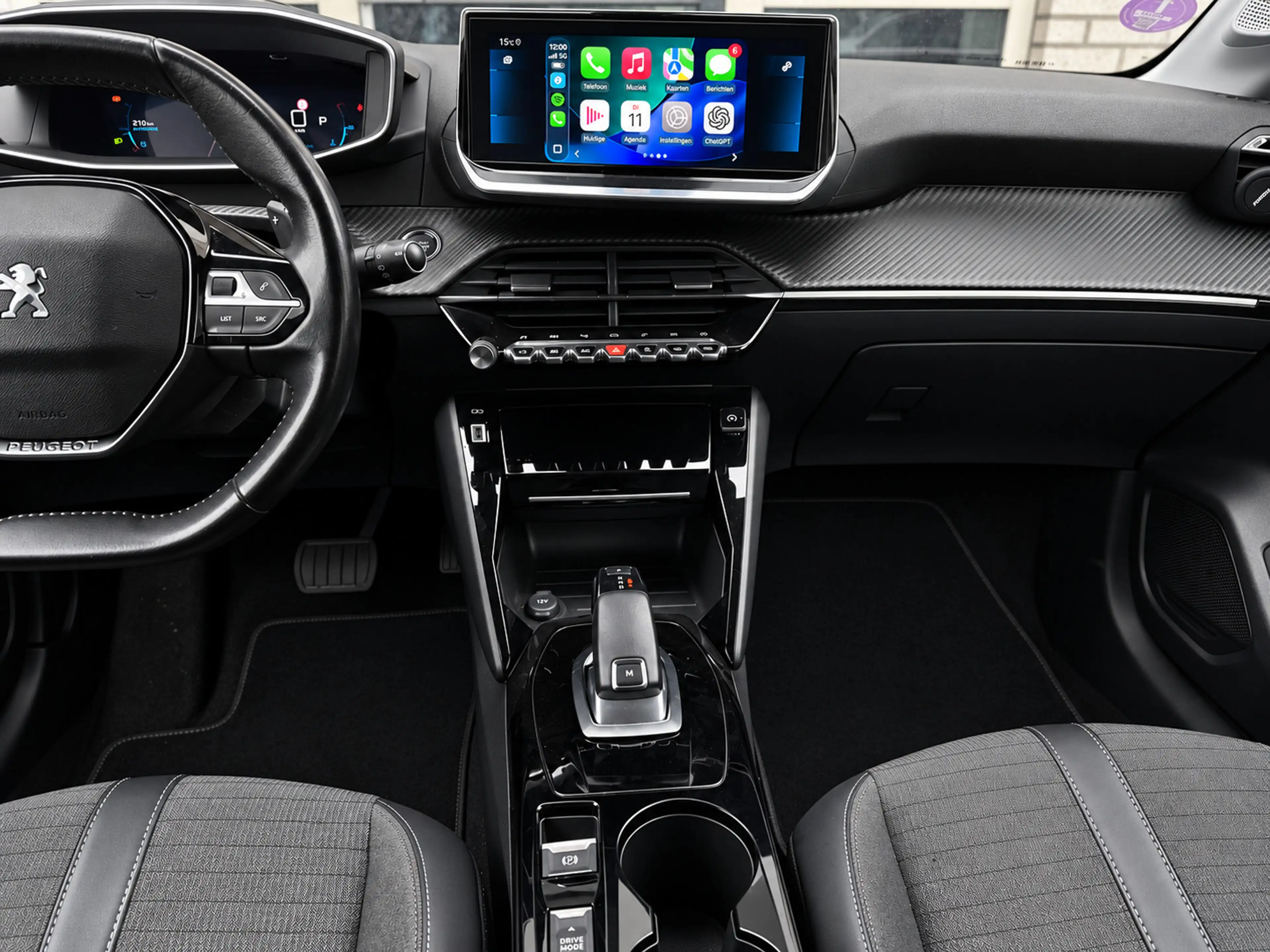 Peugeot 208 1.2 PureTech Allure |VirtDash|Cam|CarPlay| — photo 8