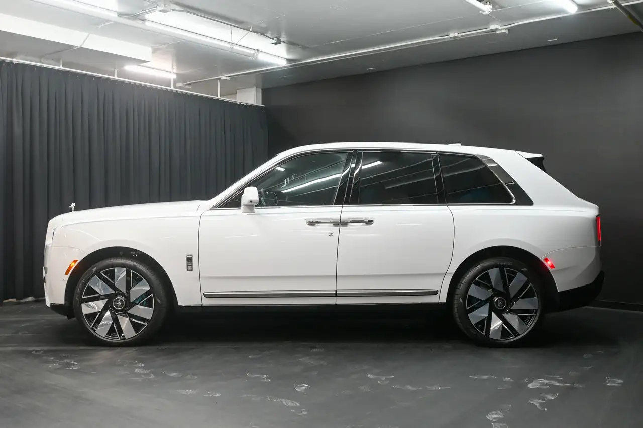Rolls-Royce Cullinan снимка Rolls-Royce Cullinan