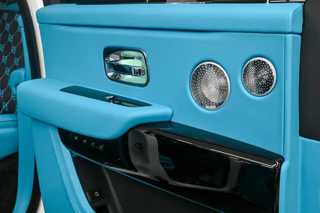 Rolls-Royce Cullinan снимка Rolls-Royce Cullinan