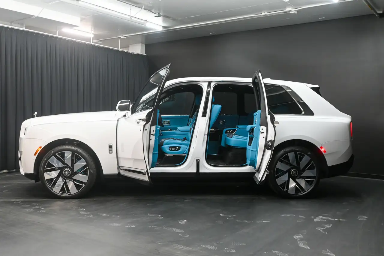 Rolls-Royce Cullinan снимка Rolls-Royce Cullinan