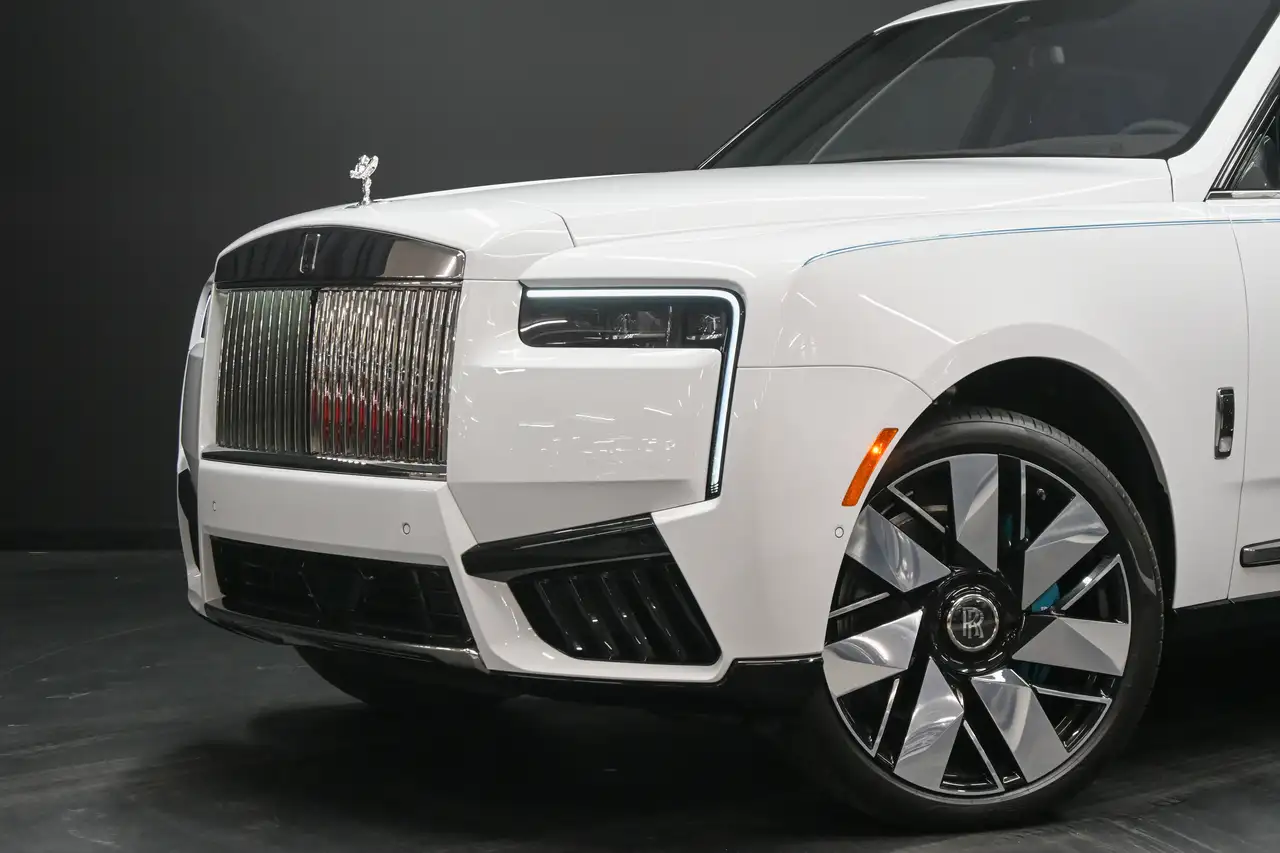 Rolls-Royce Cullinan снимка Rolls-Royce Cullinan