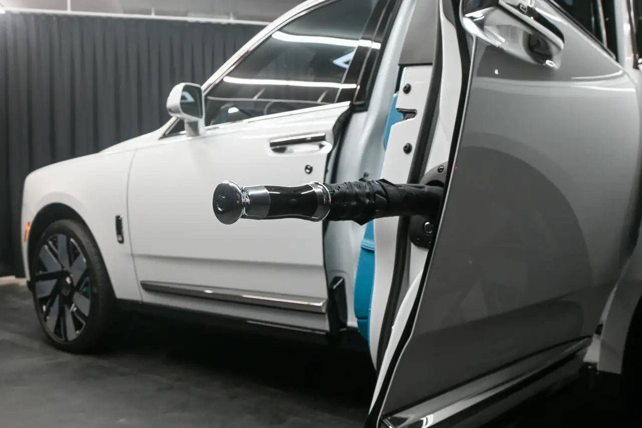 Rolls-Royce Cullinan снимка Rolls-Royce Cullinan