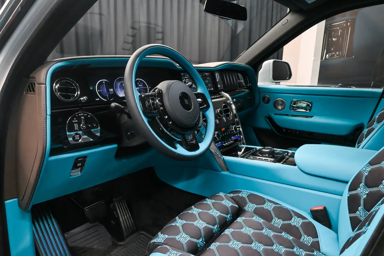Rolls-Royce Cullinan снимка Rolls-Royce Cullinan