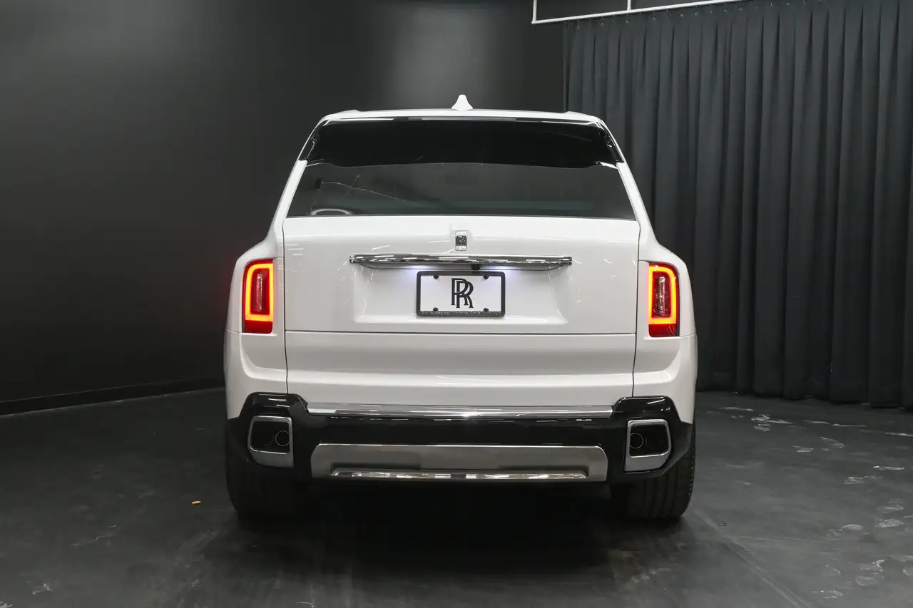 Rolls-Royce Cullinan снимка Rolls-Royce Cullinan