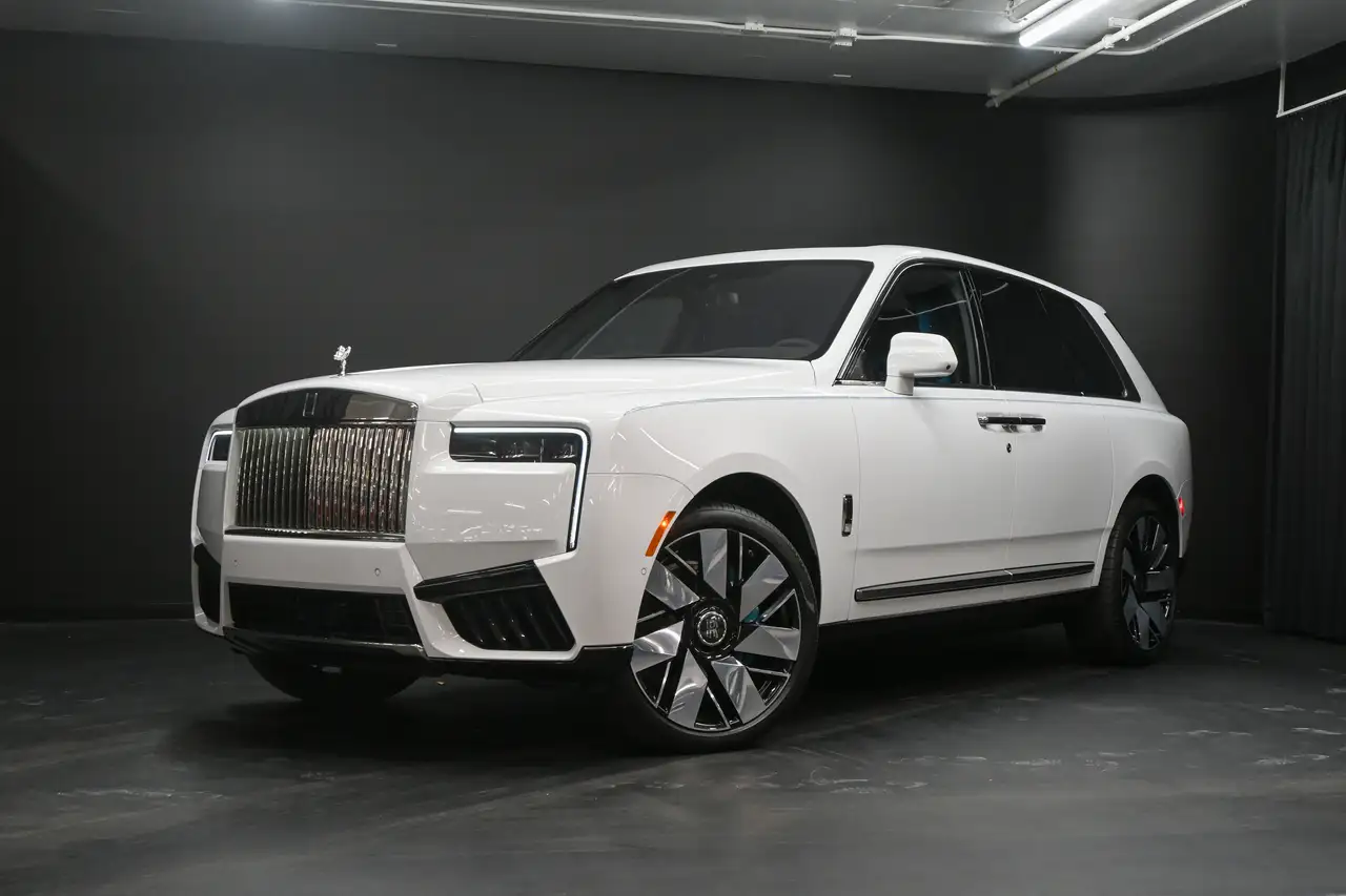 Rolls-Royce Cullinan снимка Rolls-Royce Cullinan