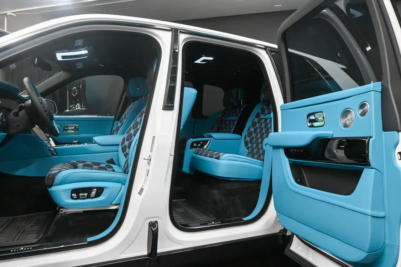 Rolls-Royce Cullinan снимка Rolls-Royce Cullinan