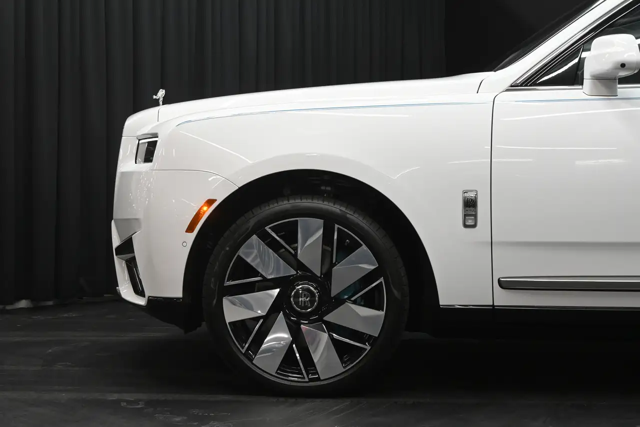 Rolls-Royce Cullinan снимка Rolls-Royce Cullinan