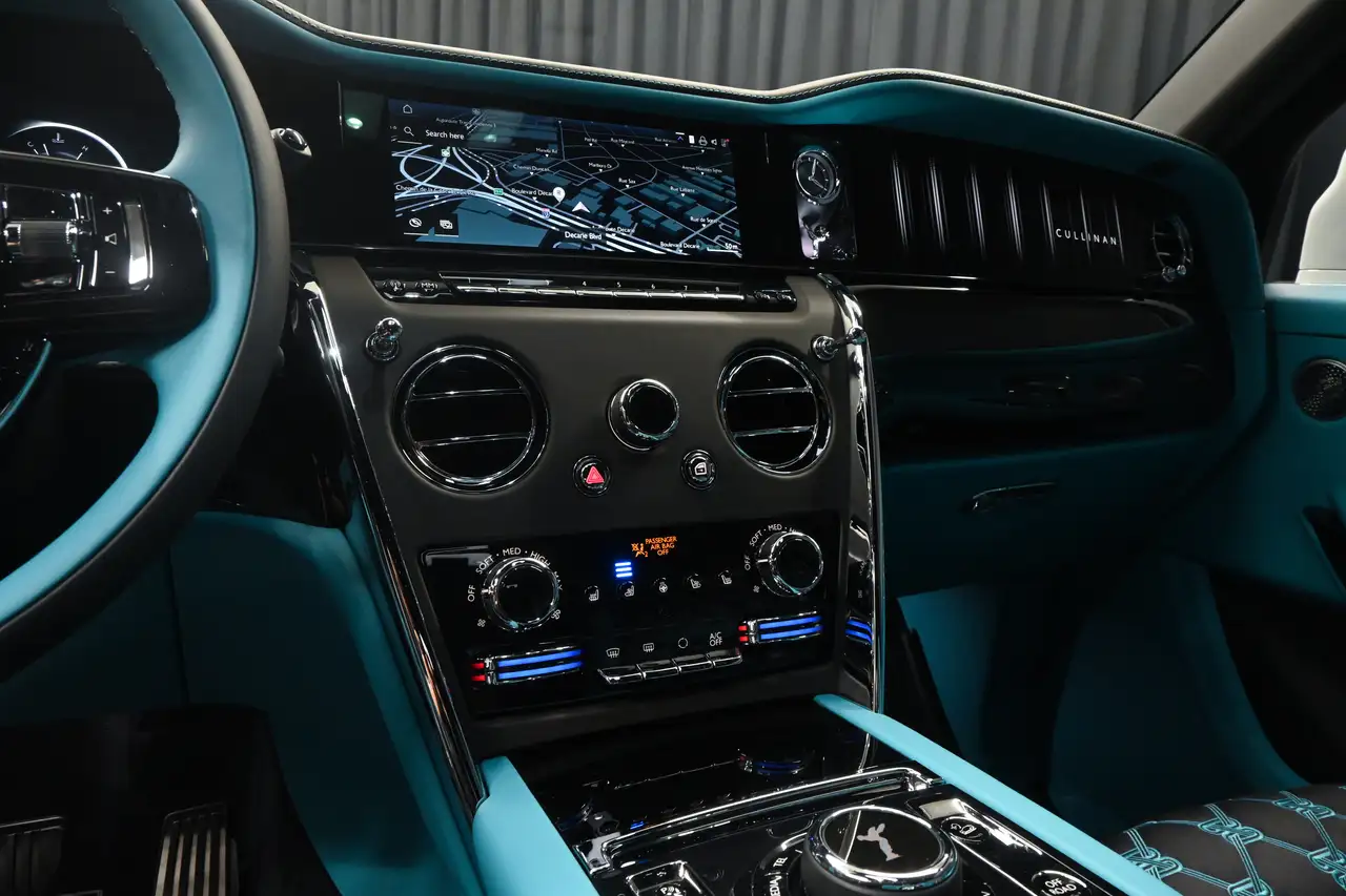 Rolls-Royce Cullinan снимка Rolls-Royce Cullinan