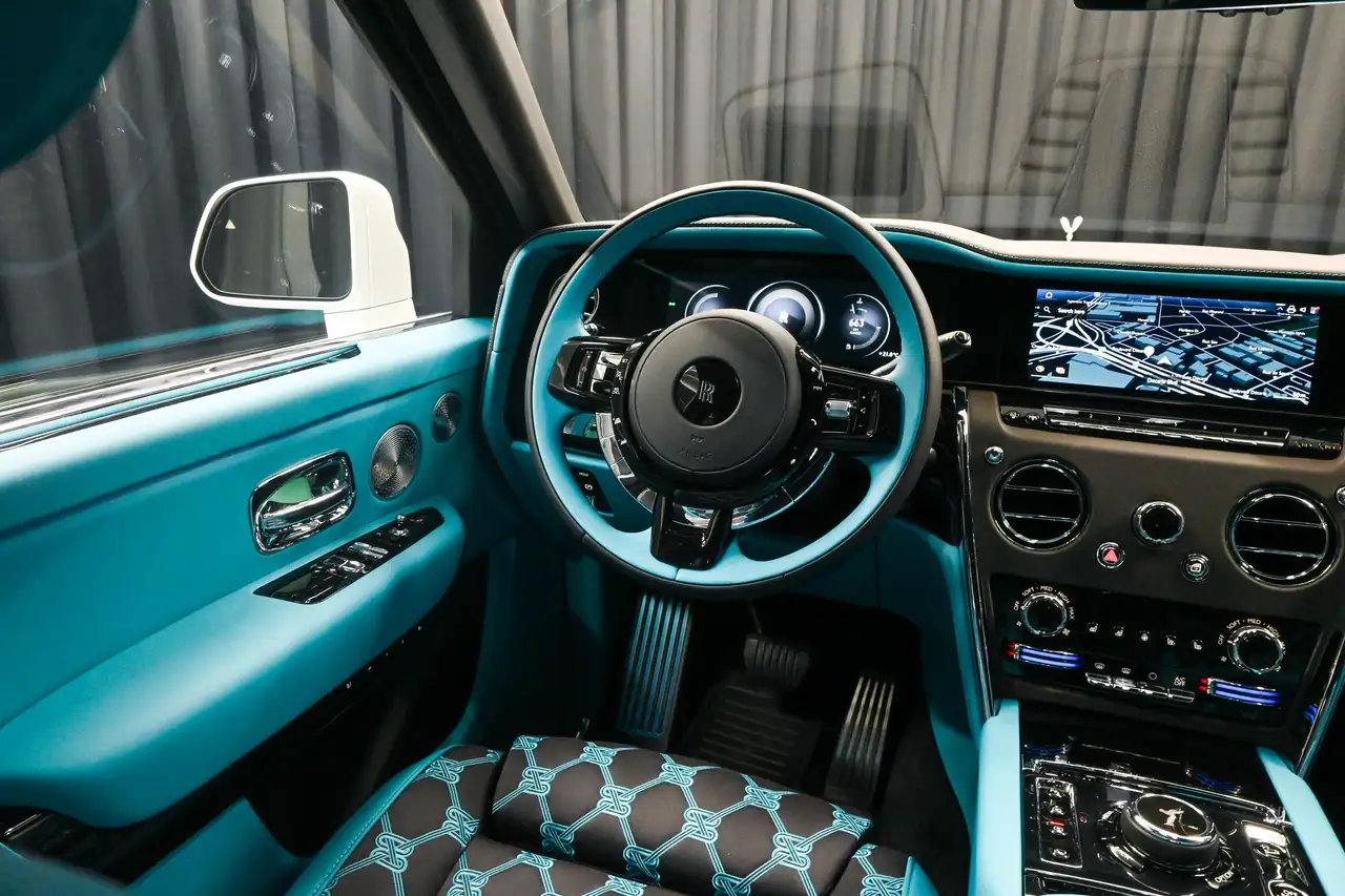 Rolls-Royce Cullinan снимка Rolls-Royce Cullinan