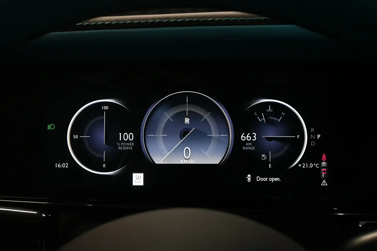 Rolls-Royce Cullinan снимка Rolls-Royce Cullinan