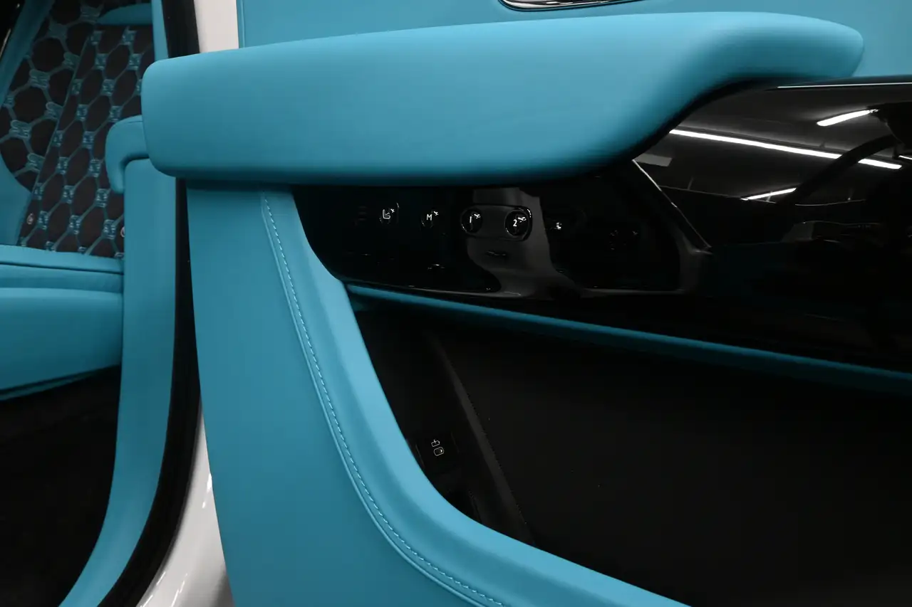 Rolls-Royce Cullinan снимка Rolls-Royce Cullinan