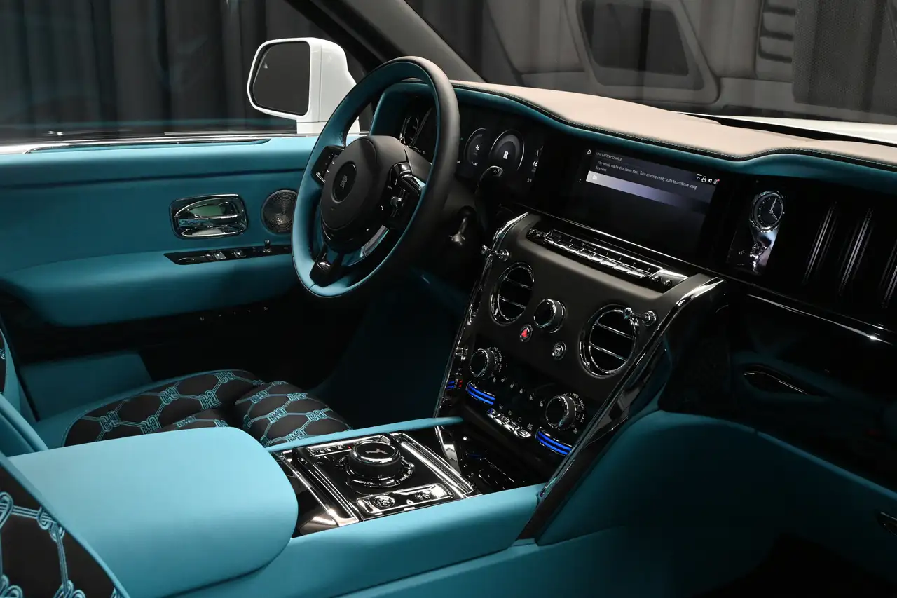 Rolls-Royce Cullinan снимка Rolls-Royce Cullinan