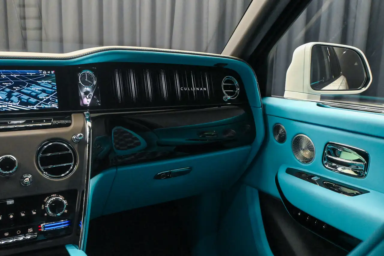 Rolls-Royce Cullinan снимка Rolls-Royce Cullinan