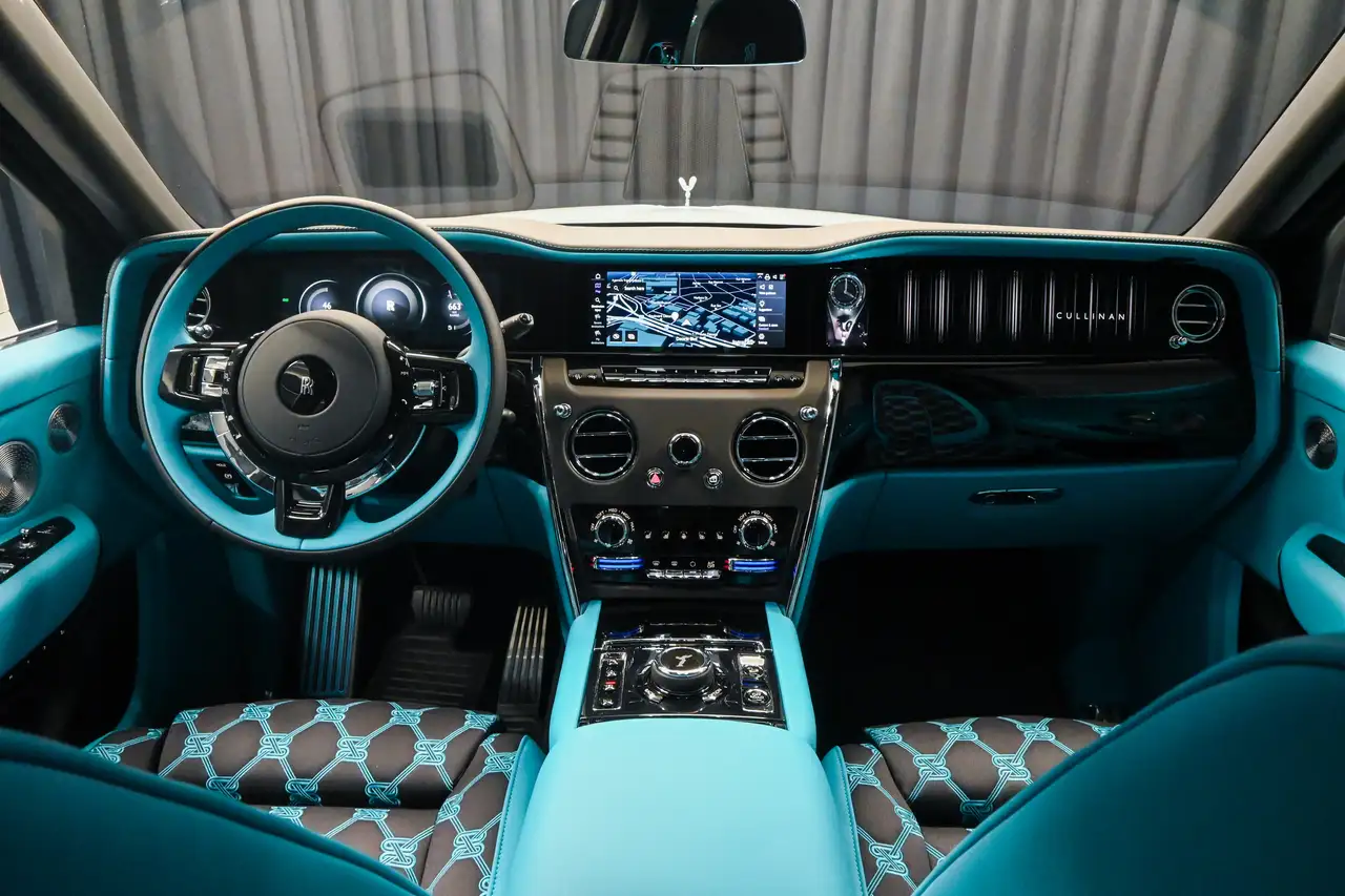 Rolls-Royce Cullinan снимка Rolls-Royce Cullinan