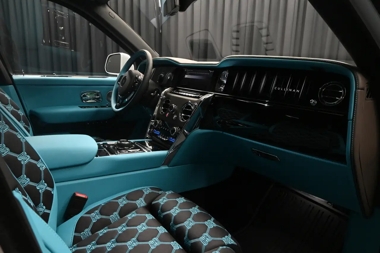 Rolls-Royce Cullinan снимка Rolls-Royce Cullinan