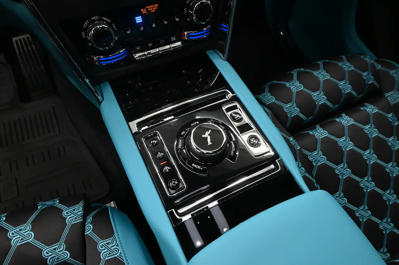 Rolls-Royce Cullinan снимка Rolls-Royce Cullinan