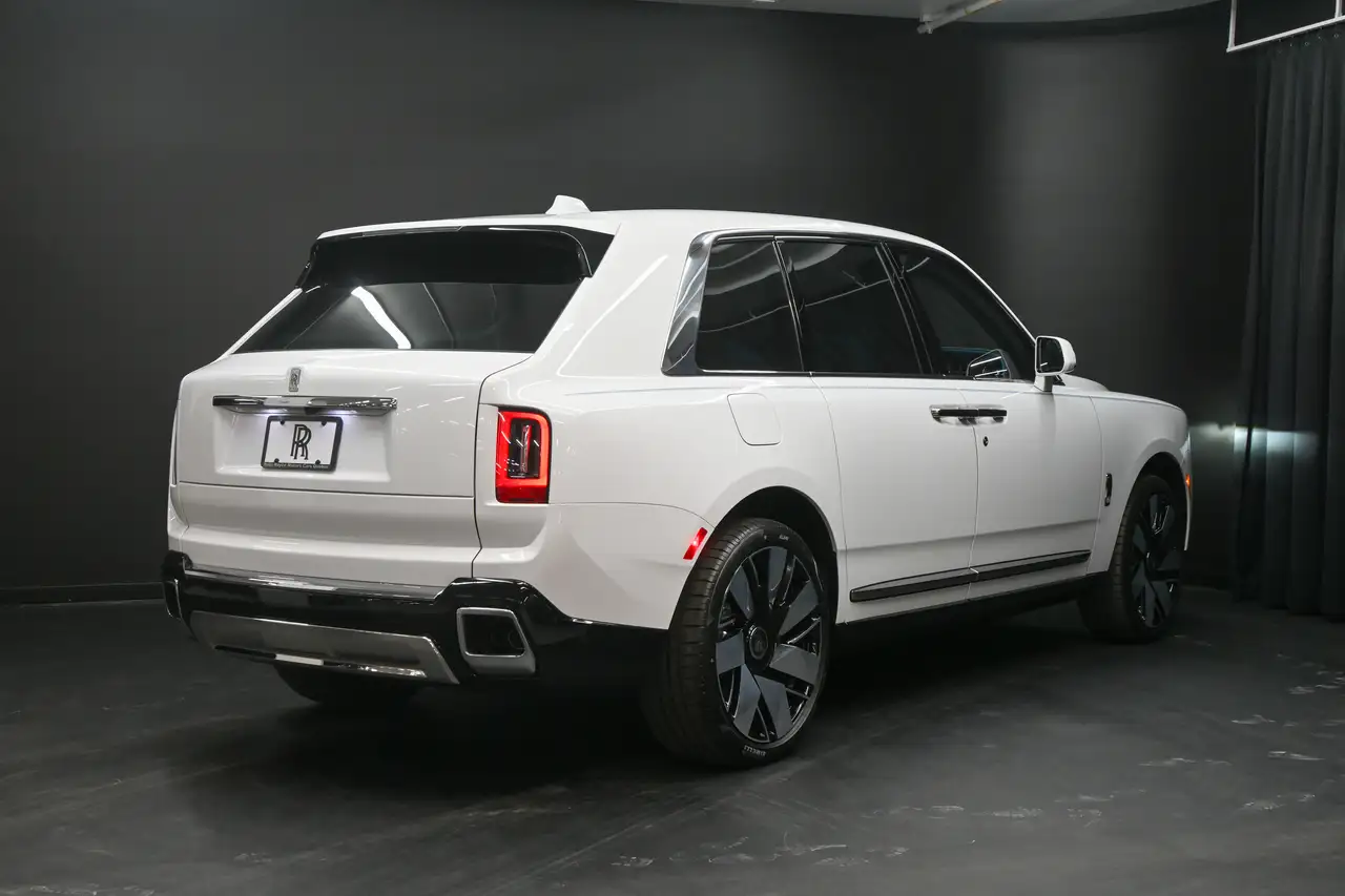 Rolls-Royce Cullinan снимка Rolls-Royce Cullinan