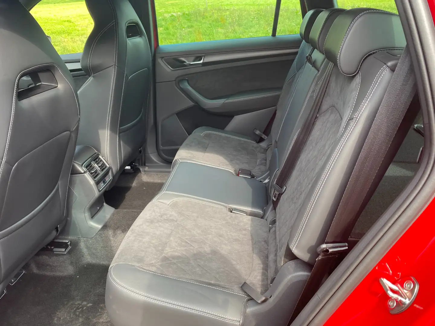 Skoda Kodiaq 2.0 TDI 4x4 DSG Sportline, Canton AHK 2,5t 7-Si 20 Rot - 2