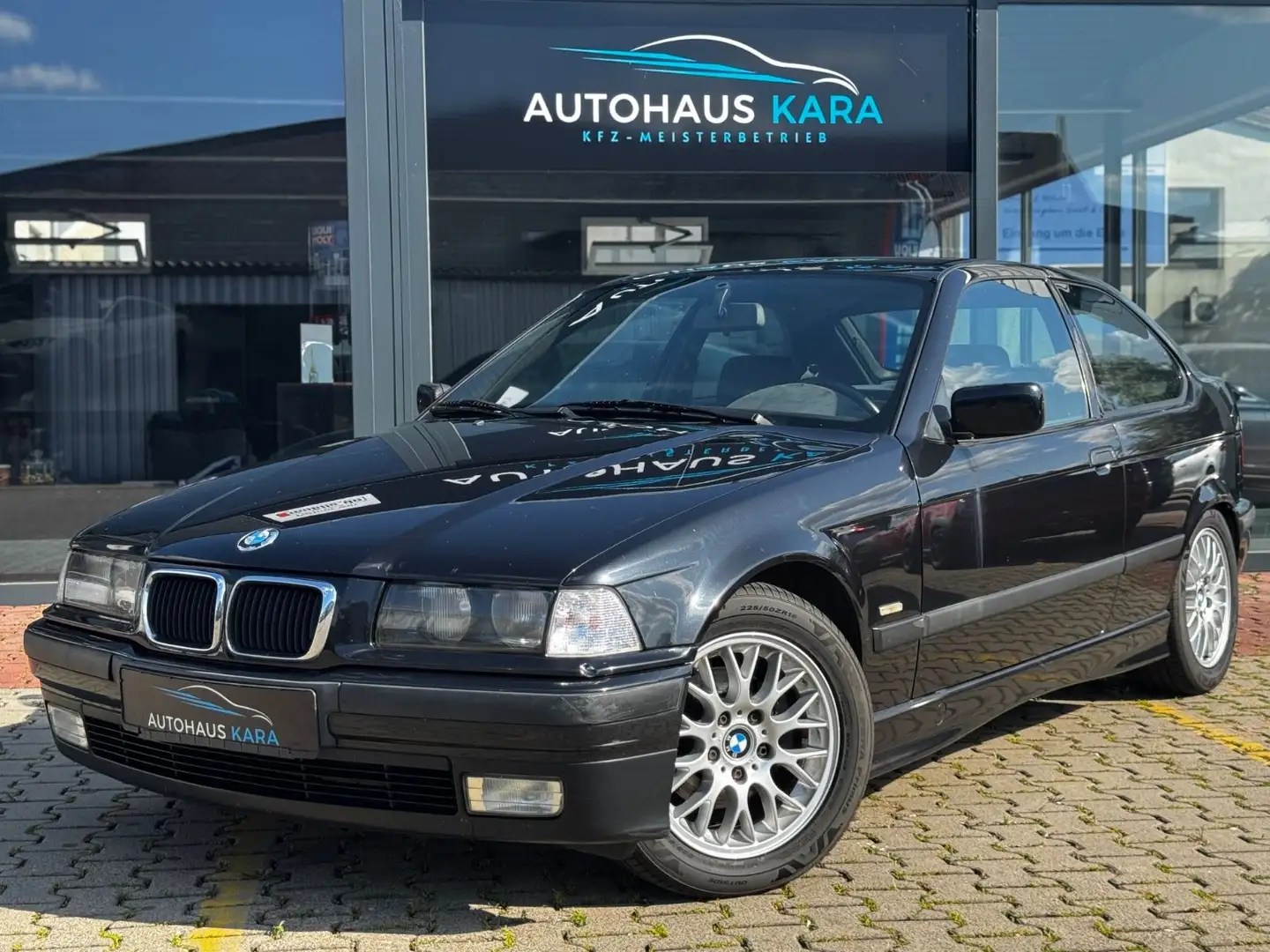 BMW 316 i Compact Sport Edition Zwart - 1