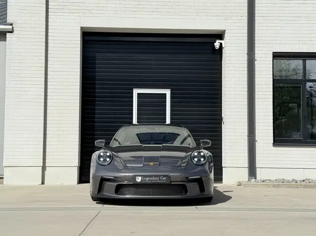 Porsche 911 view 3