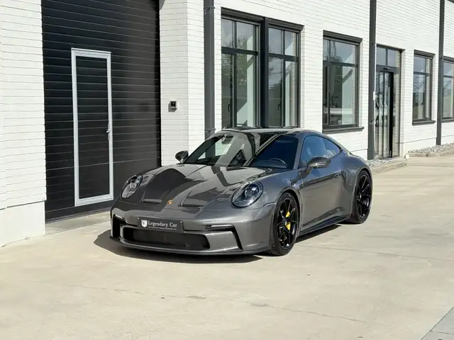Porsche 911 view 6