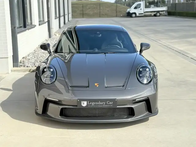 Porsche 911 view 5