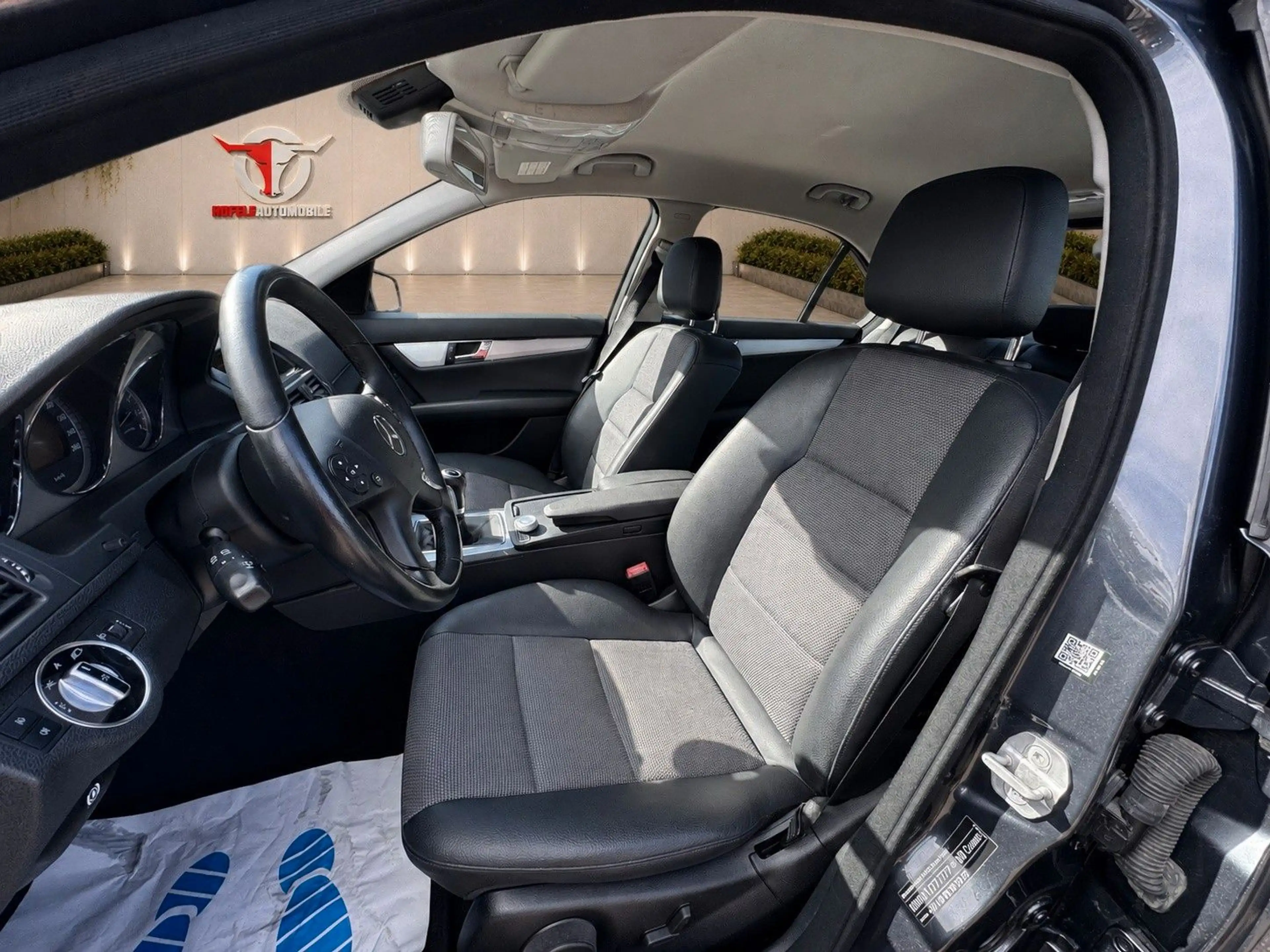 Mercedes-Benz C 180 Lim. Avantgarde*KLIMA/SHZ/TEILLEDER/TEMPO* — photo 10