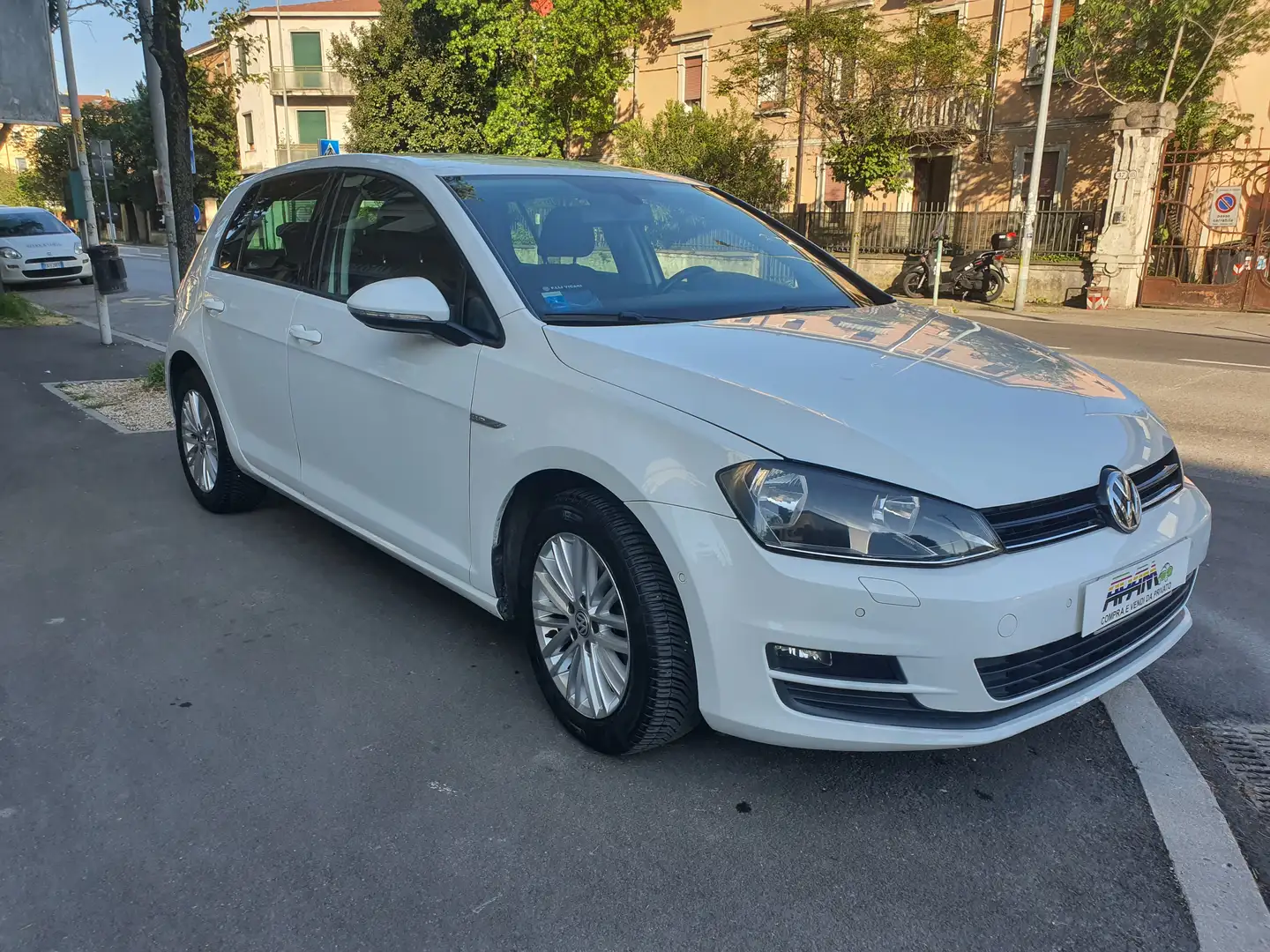 Volkswagen Golf Golf VII 2013 5p 1.6 tdi Executive 110cv Blanc - 1