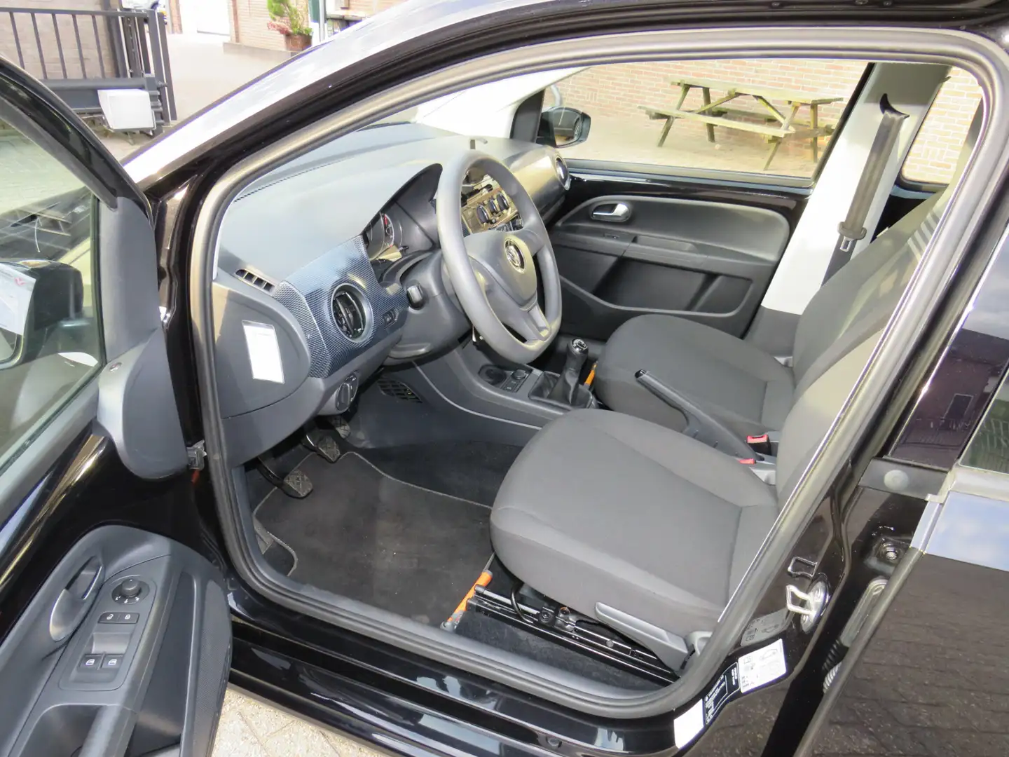 Volkswagen up! 1.0 BMT move up! Executive * Rijklaarprijs incl. g Zwart - 2