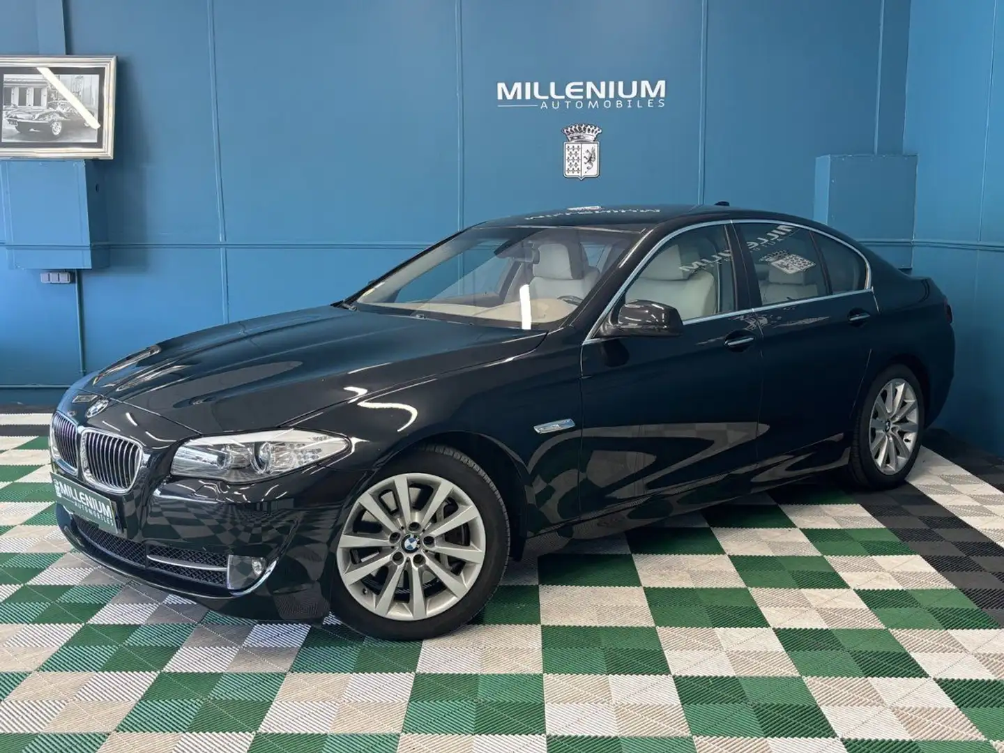 BMW 525 SERIE (F10) 525DA 204CH LUXE 6 CYLINDRES Czarny - 1