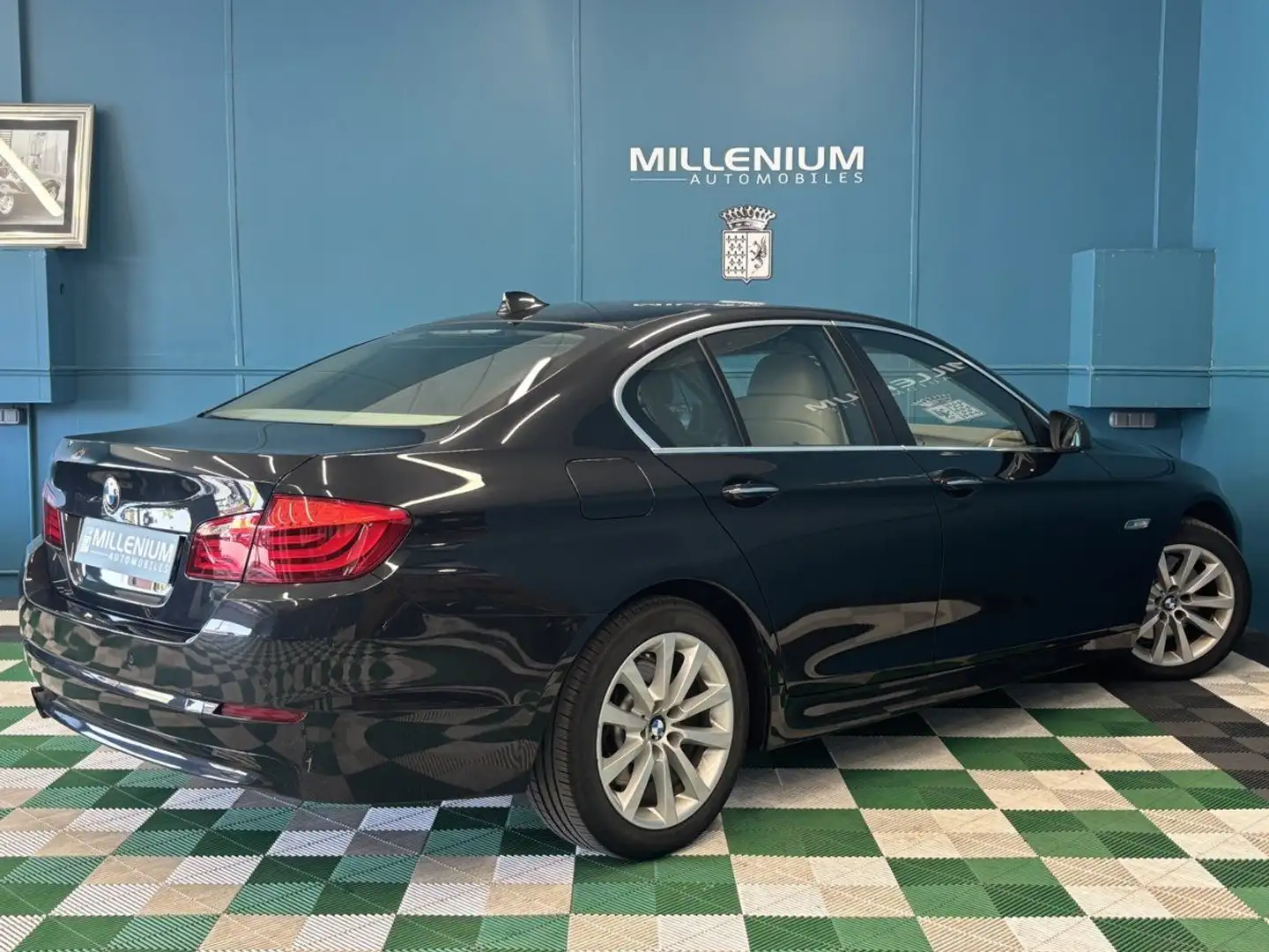 BMW 525 SERIE (F10) 525DA 204CH LUXE 6 CYLINDRES Czarny - 2