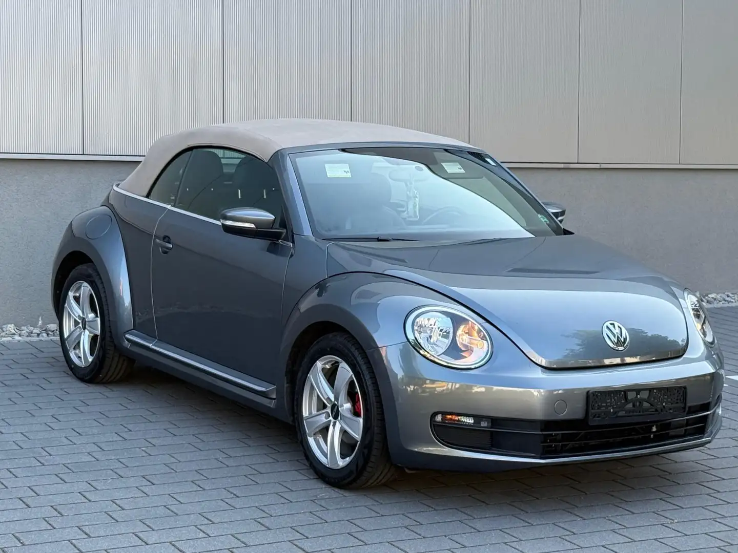 Volkswagen Beetle Exclusive Sport Grijs - 1