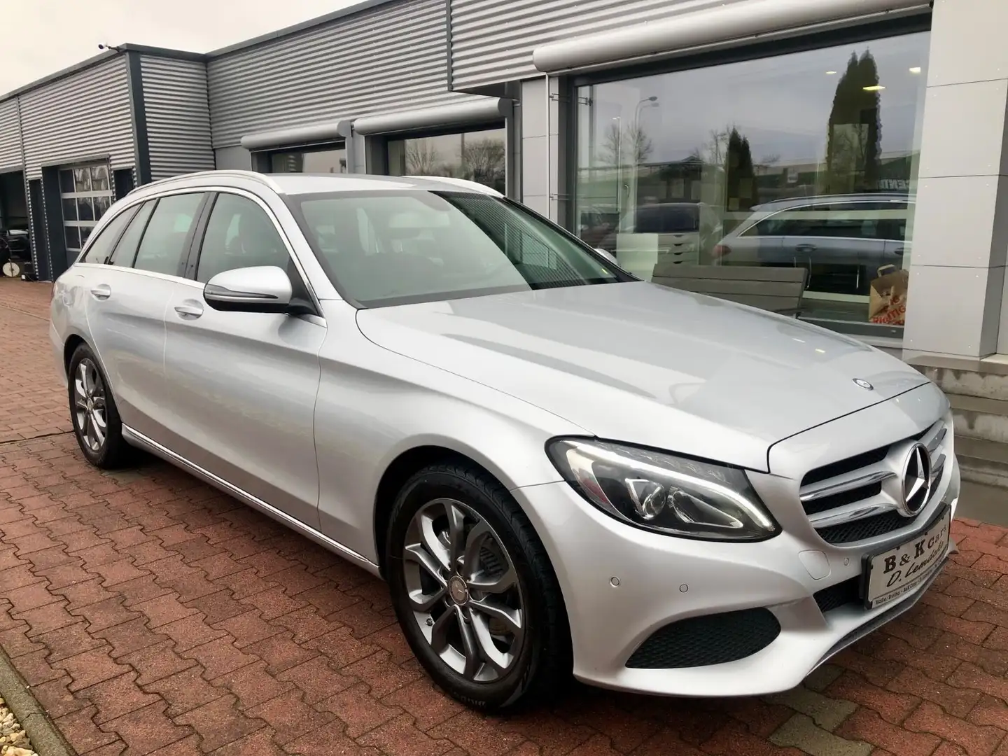 Mercedes-Benz C 180 T CGI Avantgarde,LED/Navi/Sitzhz/Tempomat Zilver - 1