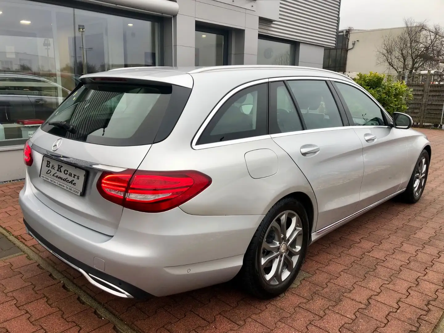 Mercedes-Benz C 180 T CGI Avantgarde,LED/Navi/Sitzhz/Tempomat Zilver - 2