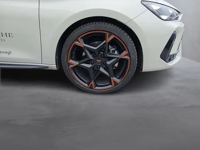 Cupra Leon view 6