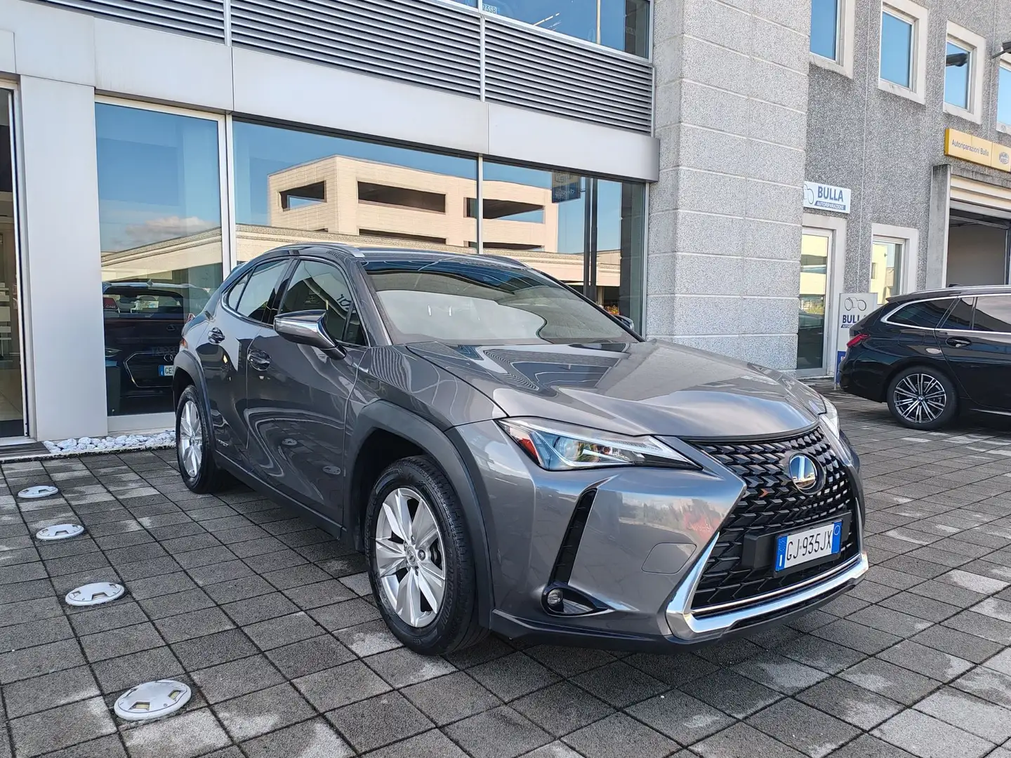 Lexus UX 250h Hybrid auto Fari LED Navi Retrocamera Cruise Gris - 2