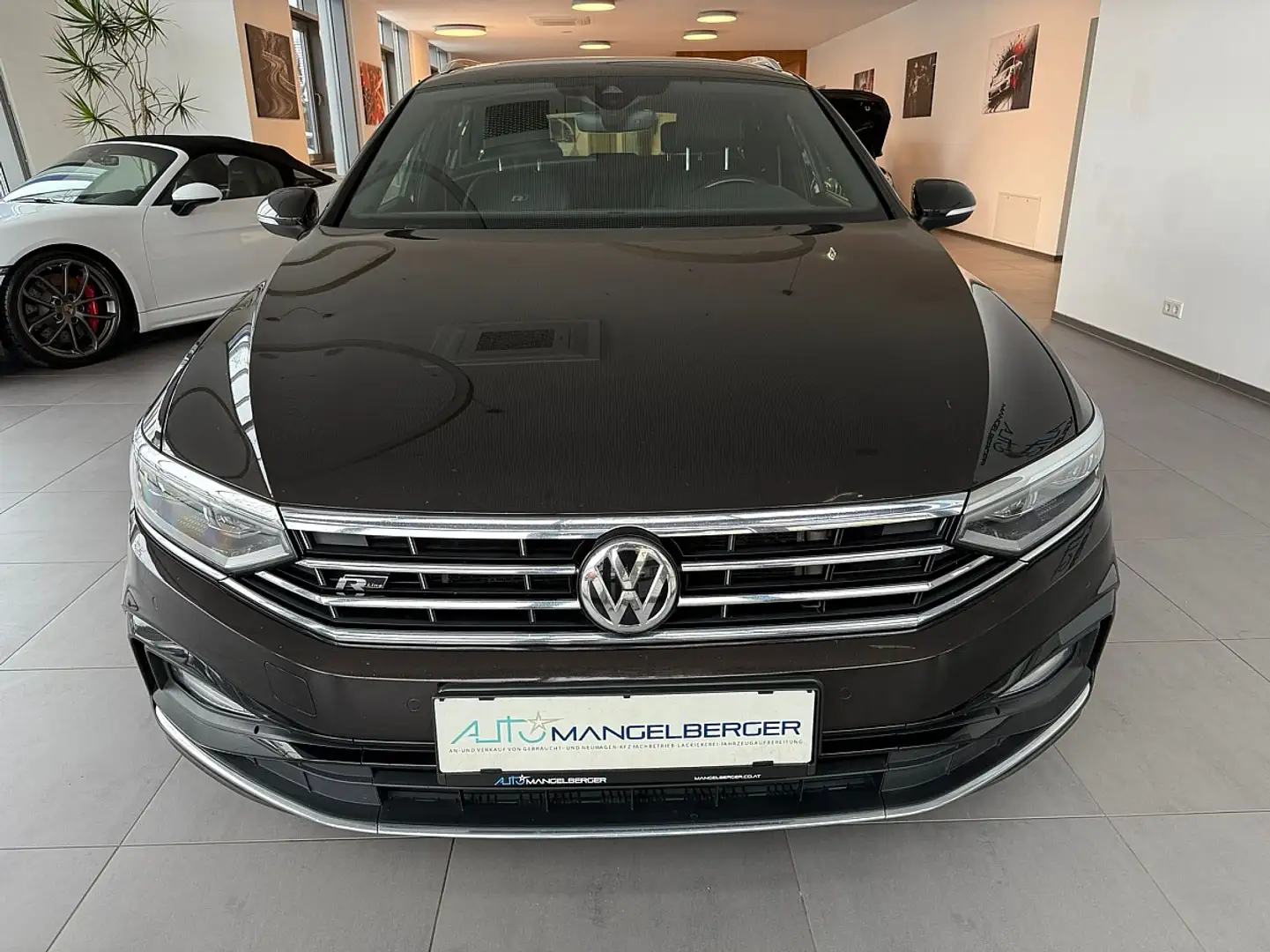 Volkswagen Passat Variant Elegance 2,0 TDI SCR DSG  "R-LINE" Braun - 2