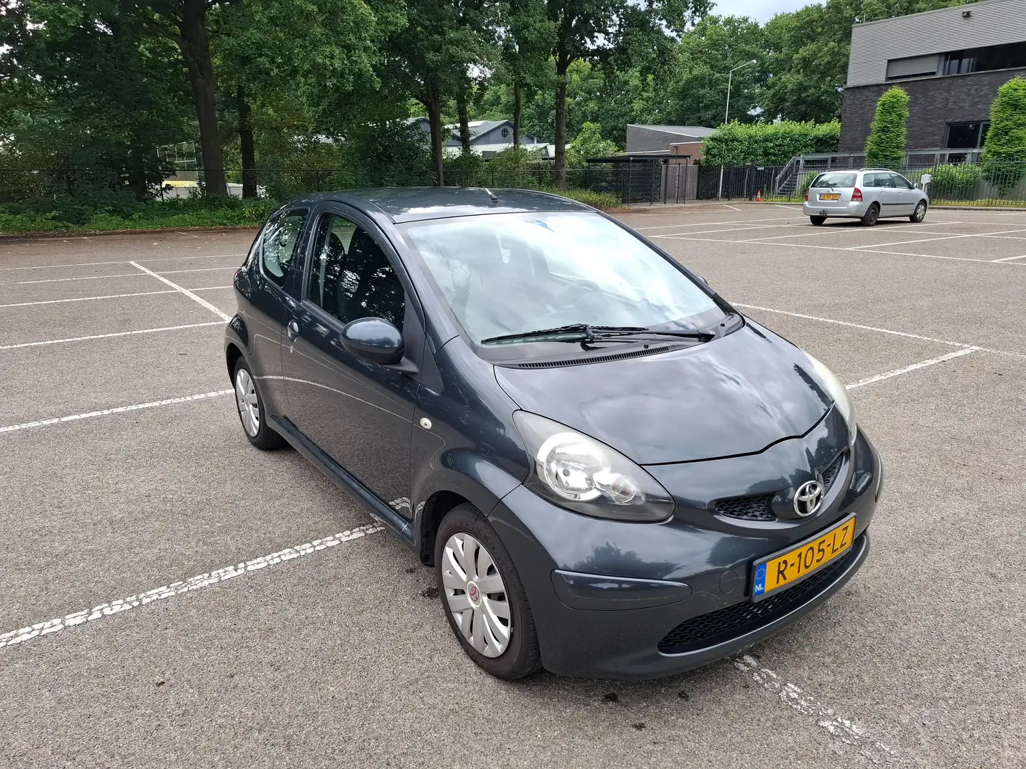 Toyota Aygo Aygo 1.0-12V Grijs - 1