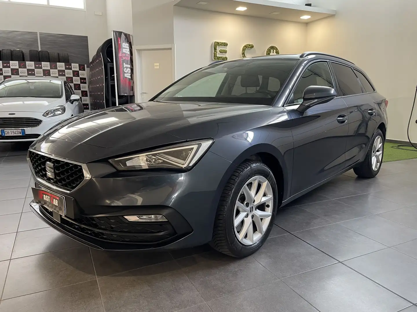 SEAT Leon Leon Sportstourer 2.0 TDI 150 CV DSG Style Grijs - 1