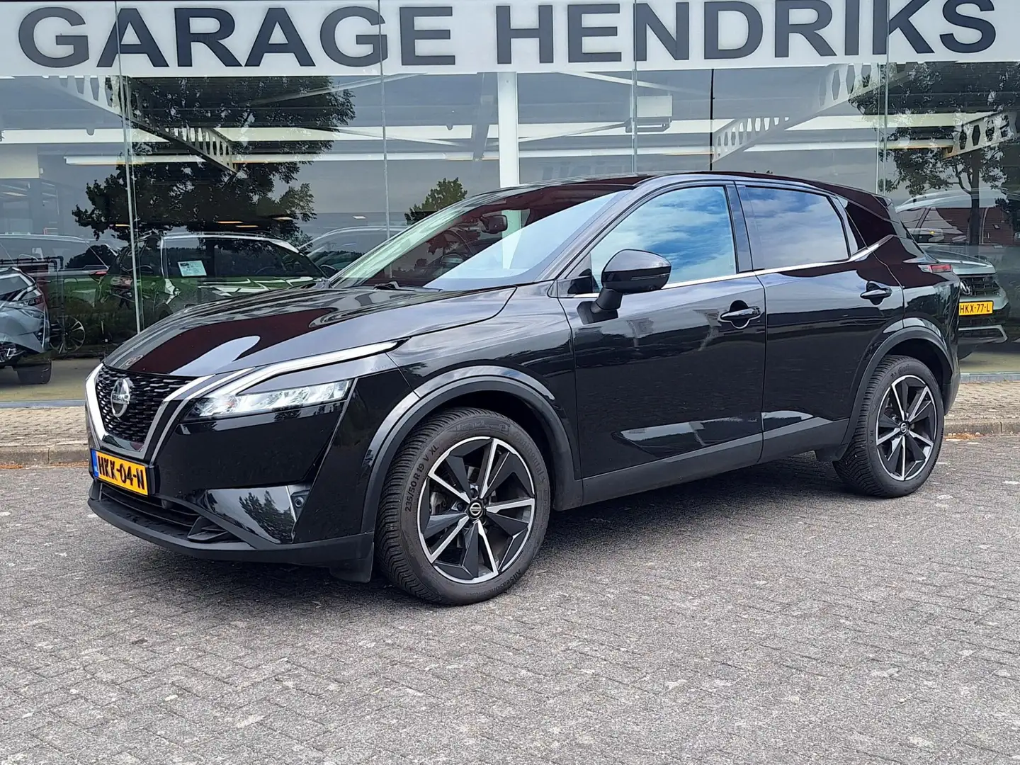 Nissan Qashqai 1.3 MHEV Xtronic N-Connecta Automaat | Adaptive CC Zwart - 1