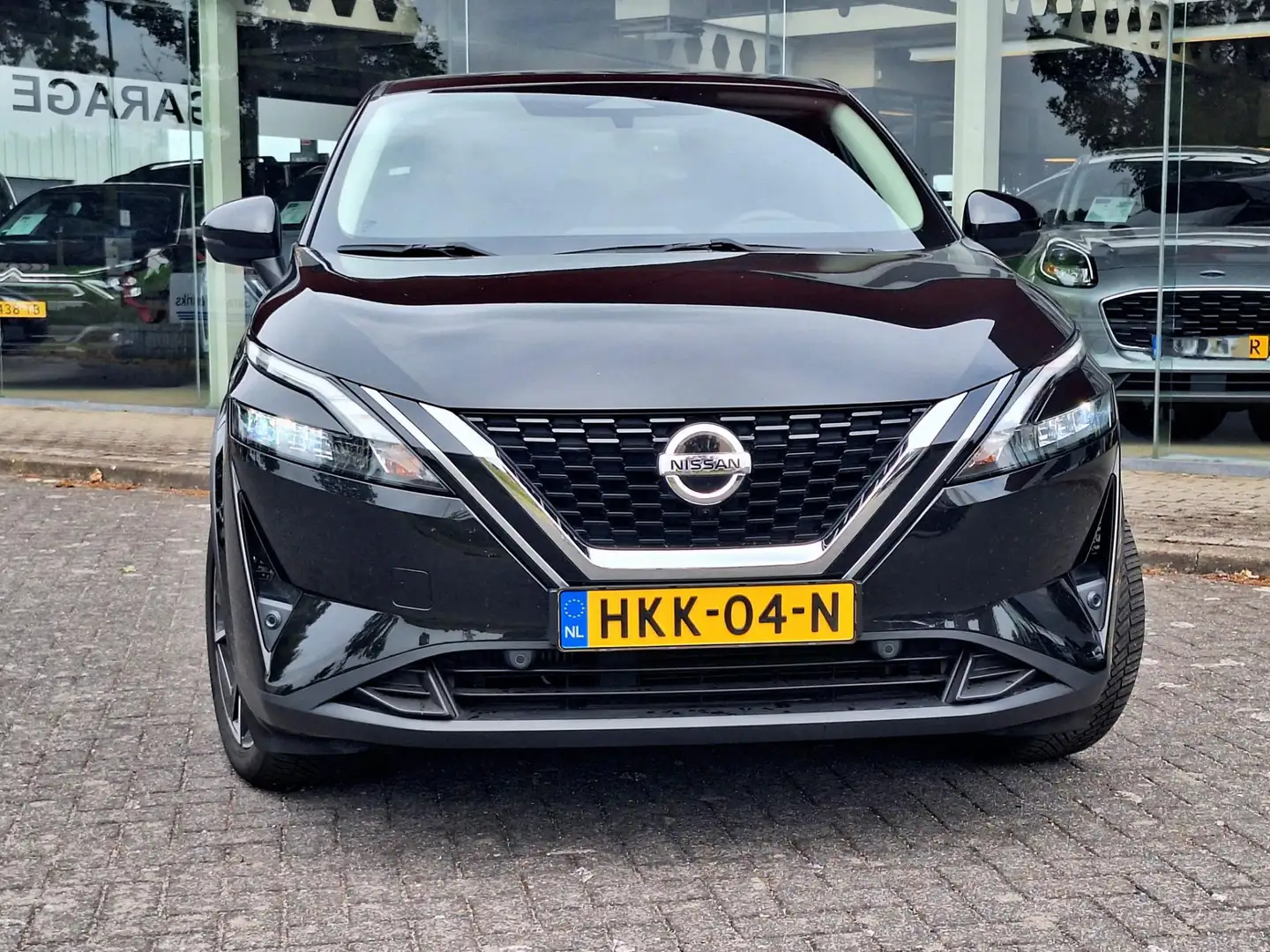Nissan Qashqai 1.3 MHEV Xtronic N-Connecta Automaat | Adaptive CC Zwart - 2