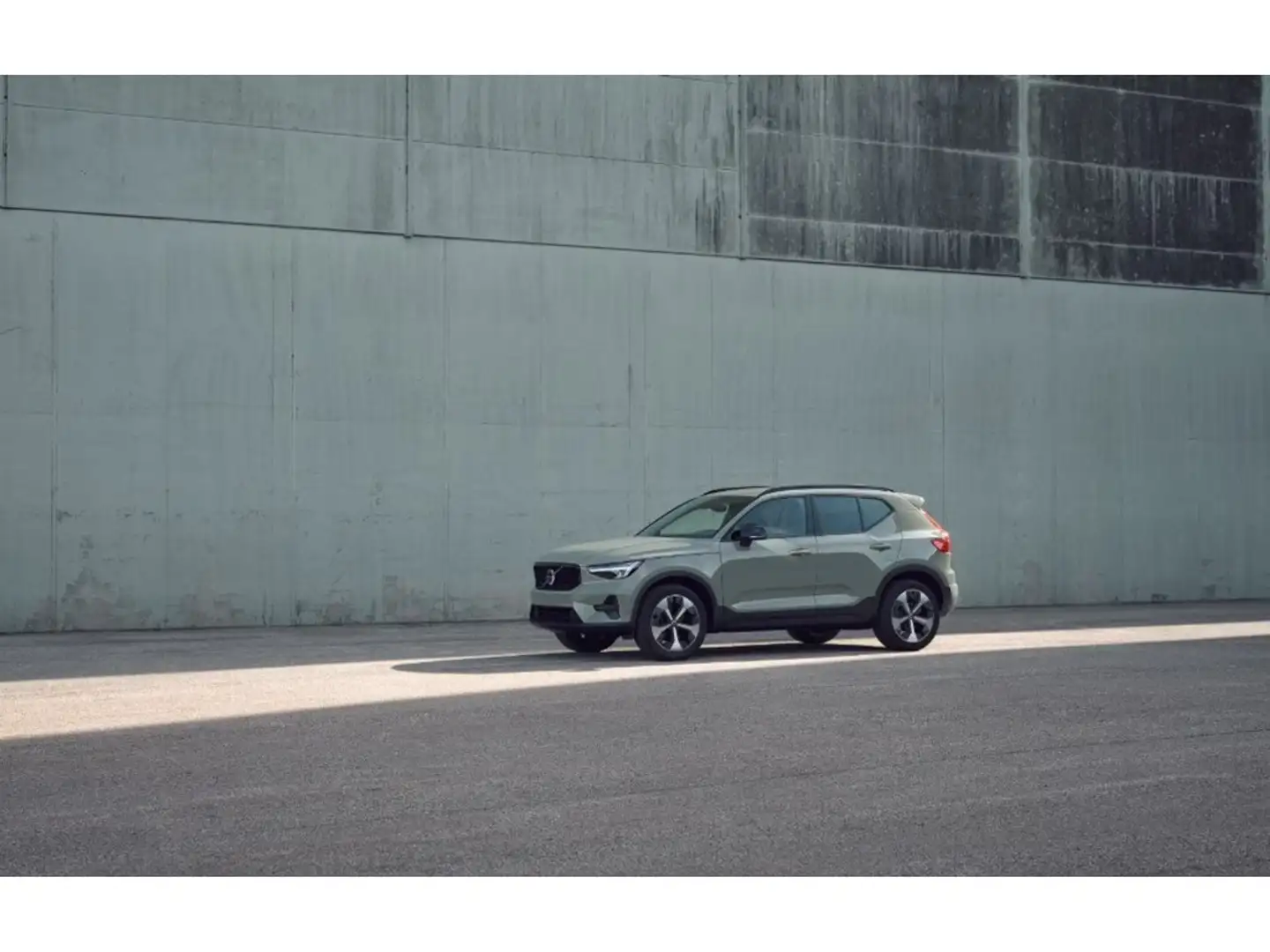 Volvo XC40 Plus B3 Mild hybrid Benzine Dark Verde - 1
