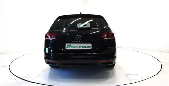 Volkswagen Passat view 4