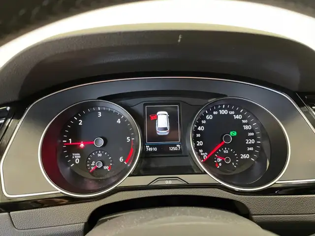 Volkswagen Passat view 5