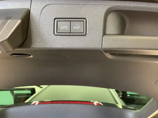 Volkswagen Passat view 8