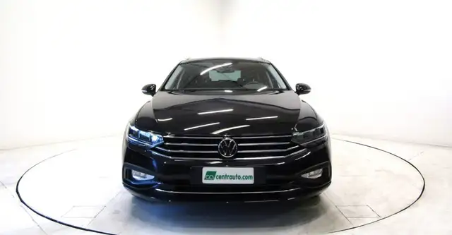 Volkswagen Passat view 2