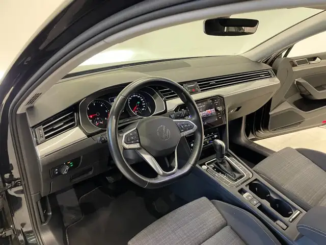 Volkswagen Passat view 15