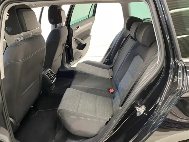 Volkswagen Passat view 7
